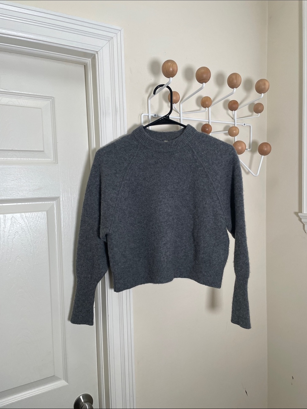 Aritzia - Babaton - Cropped Cashmere Long Sleeve Sweater - Charcoal - XS